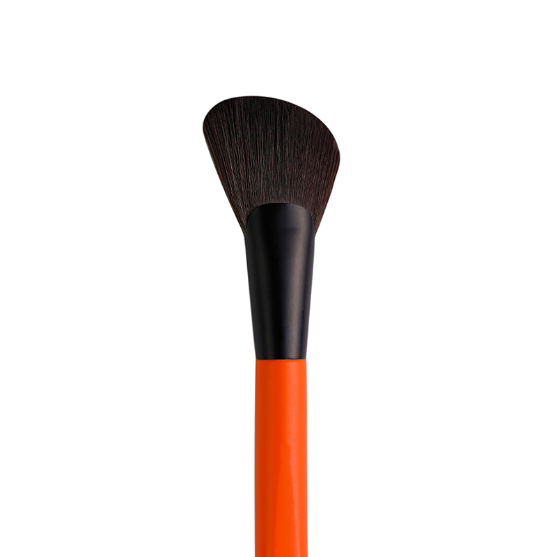 Pensula orange kiss pentru aplicare blush/bronzer/iluminator din fibra de jess O4 Misa 